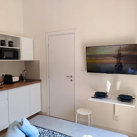 Beautiful Near Metro Apartment